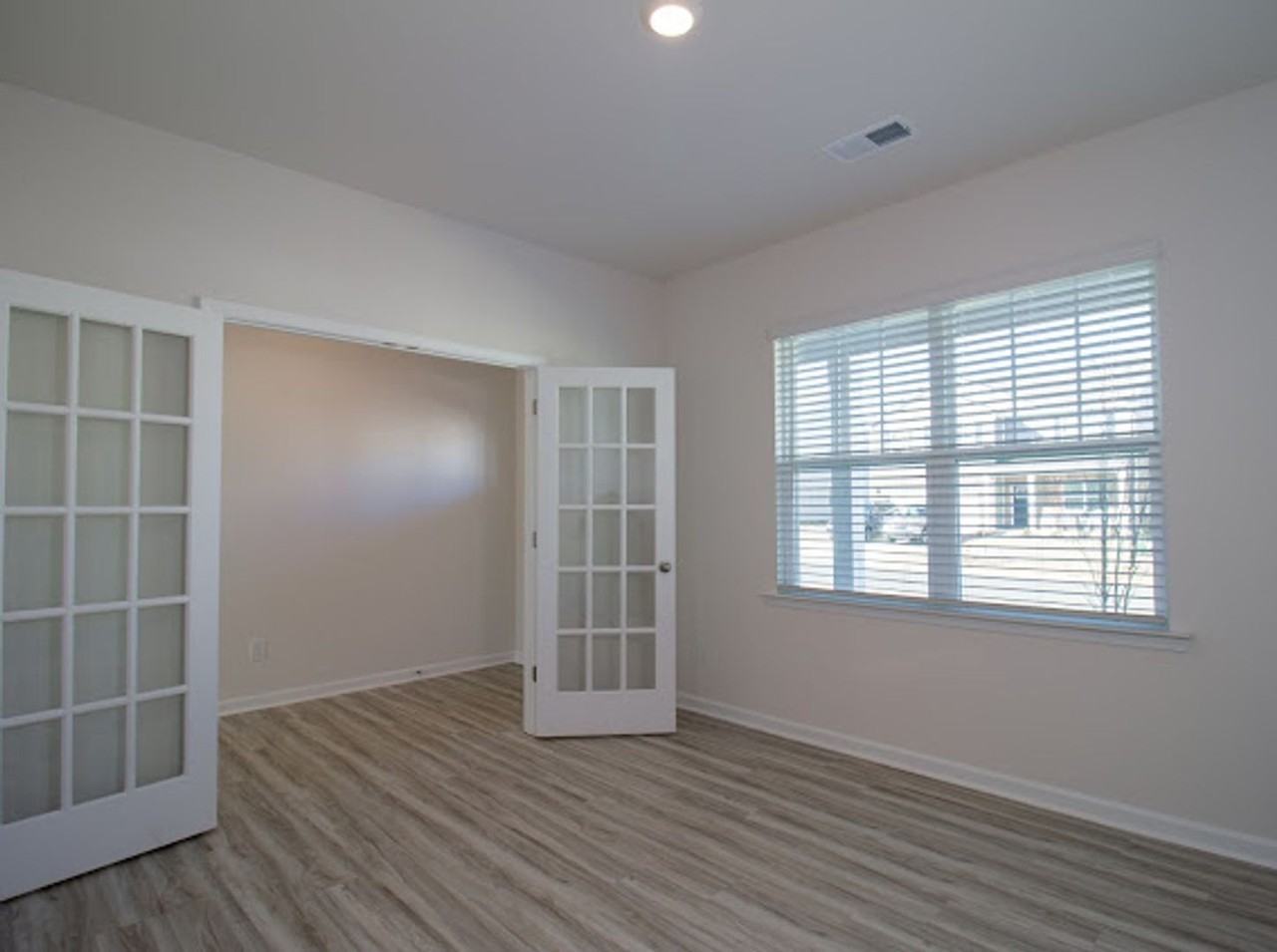 1821 Vanderlyn St - Photo 7 of 31