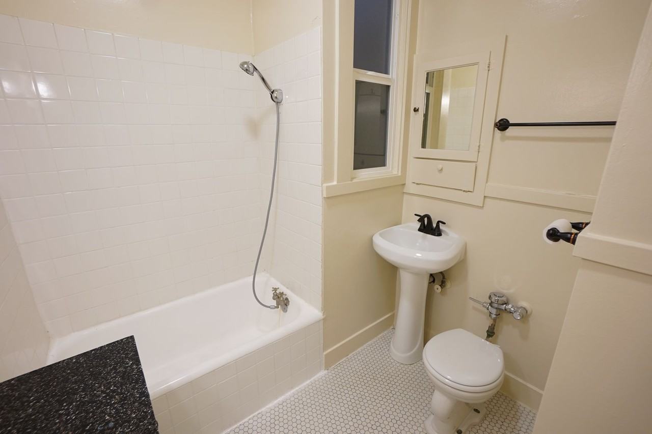 Chrisler Manor - Photo 3 of 13