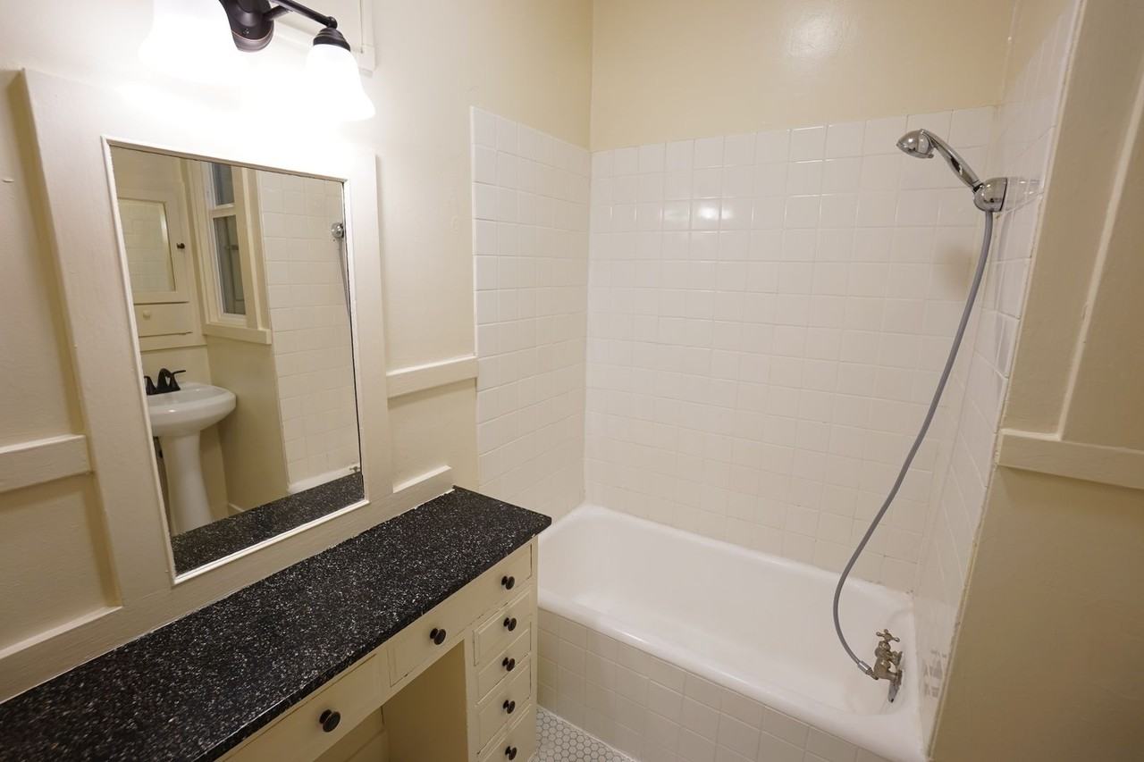 Chrisler Manor - Photo 4 of 13