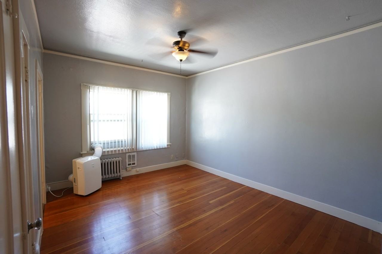 Chrisler Manor - Photo 7 of 13