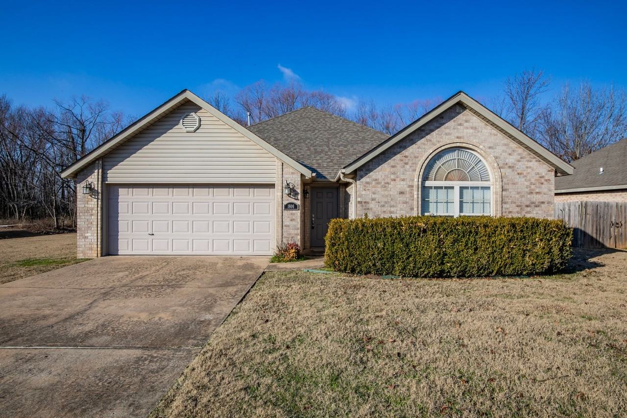 1806 Sw E St - Photo 2 of 22