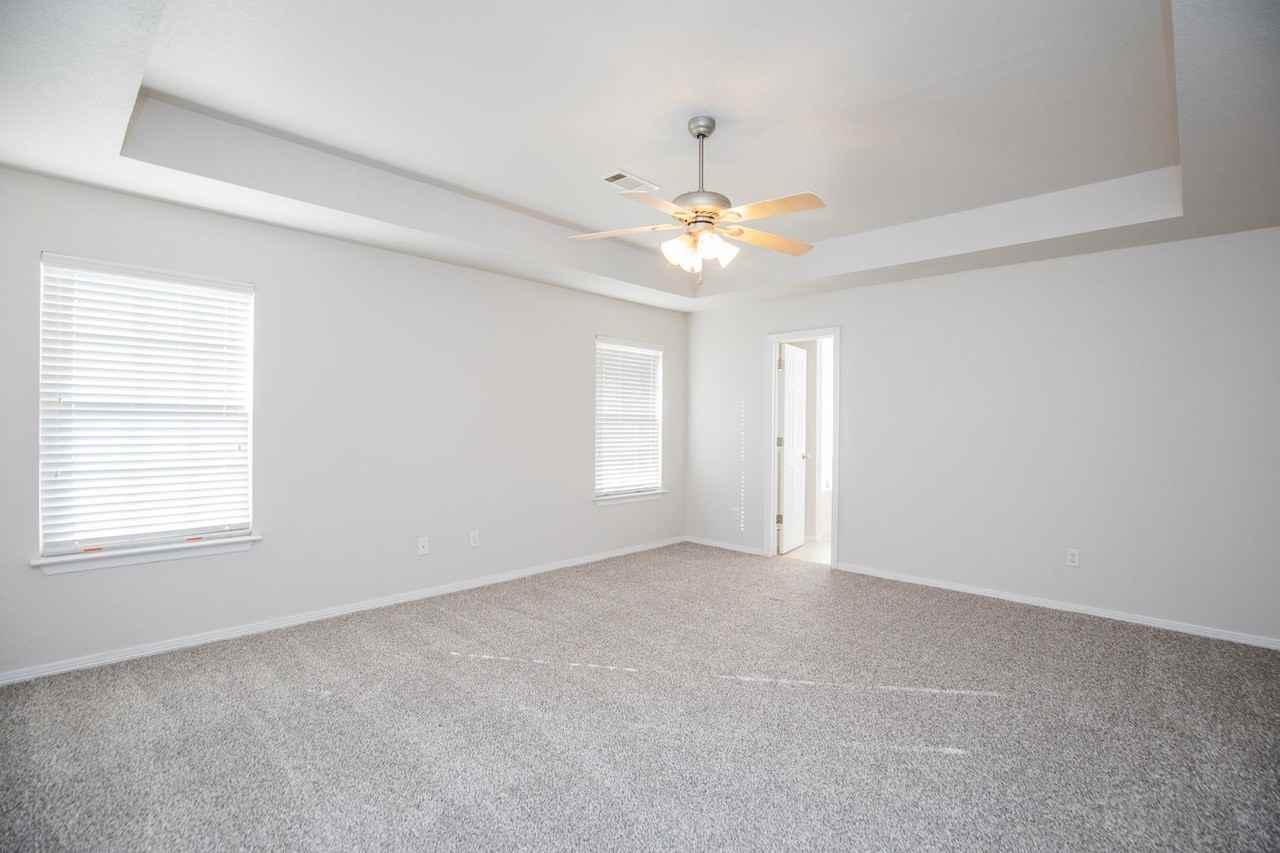 1806 Sw E St - Photo 6 of 22