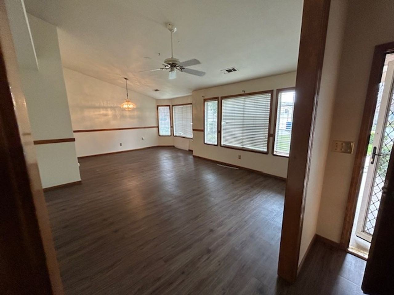 6016 W Crowley Ave - Photo 3 of 15