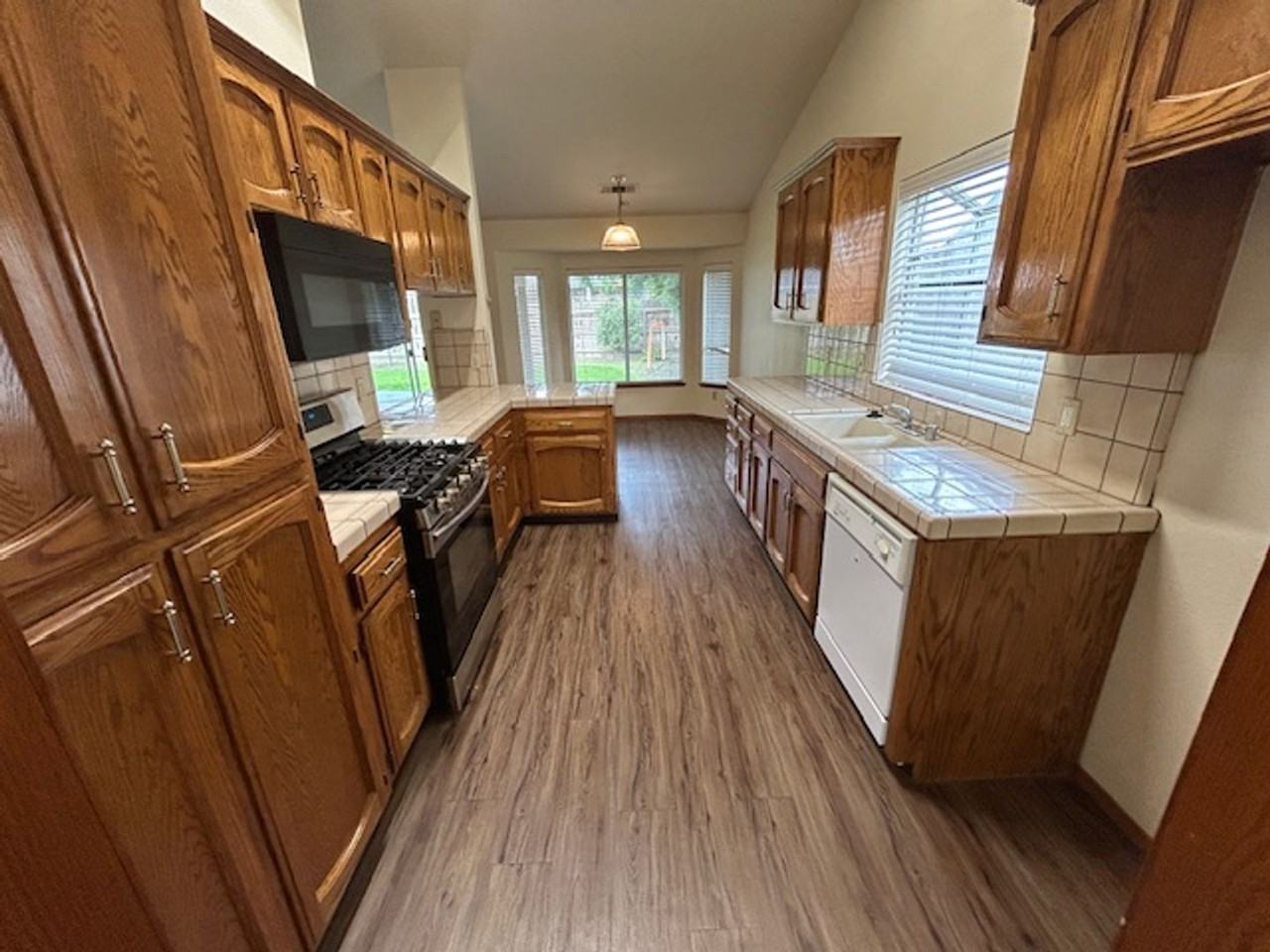 6016 W Crowley Ave - Photo 5 of 15