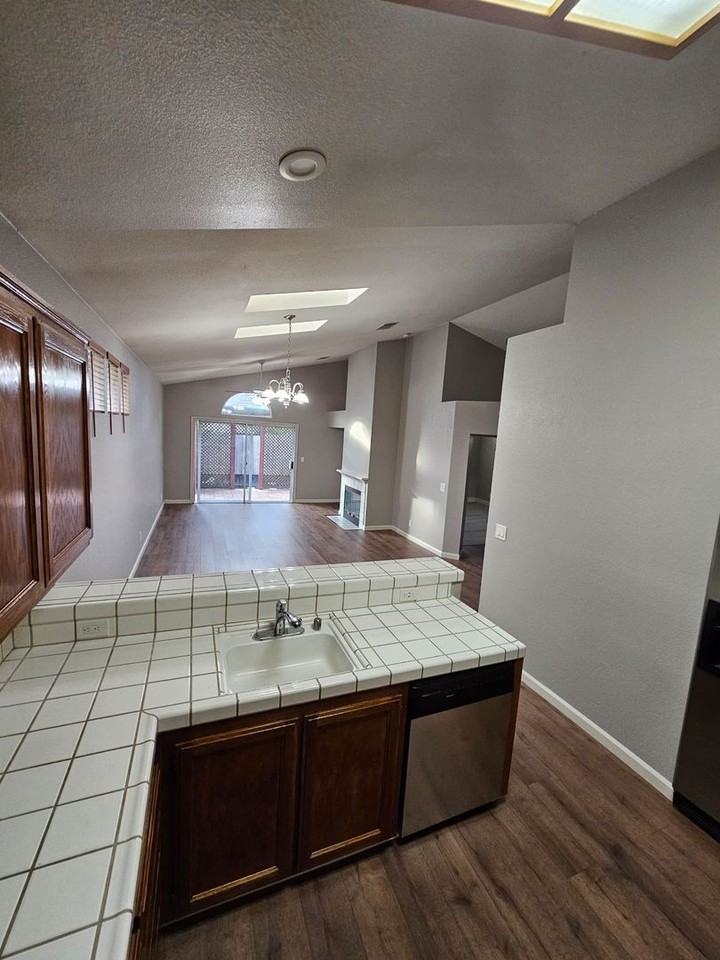 246 Potrero St - Photo 4 of 29