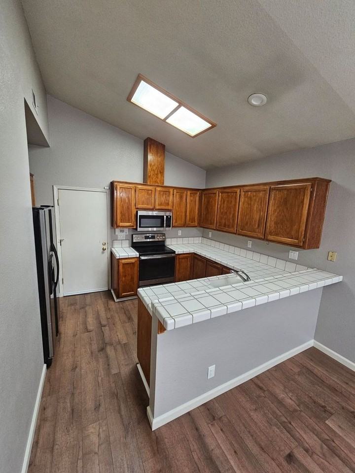 246 Potrero St - Photo 6 of 29