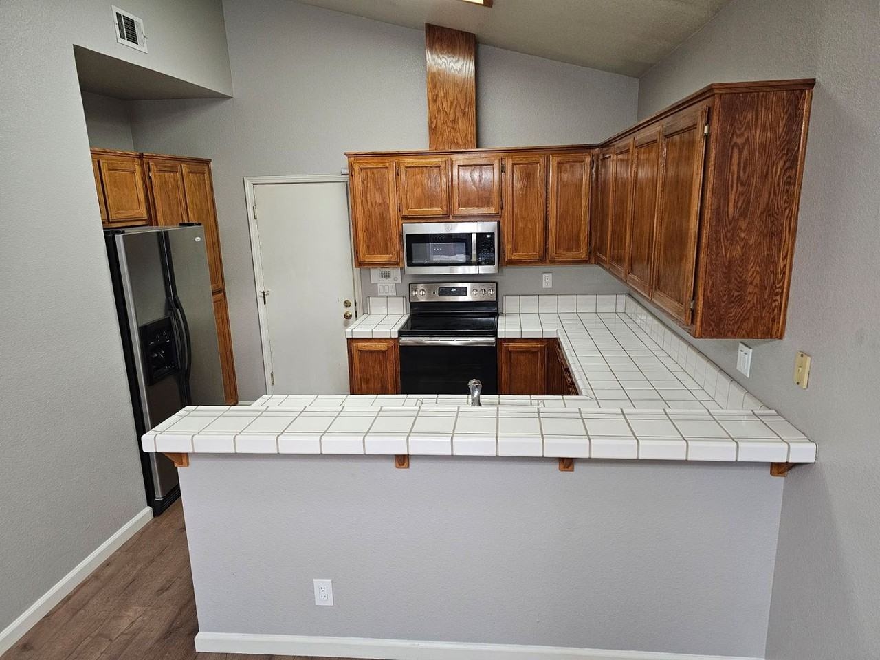 246 Potrero St - Photo 7 of 29