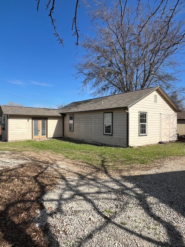 1211 S Brazos St - Photo 2 of 29