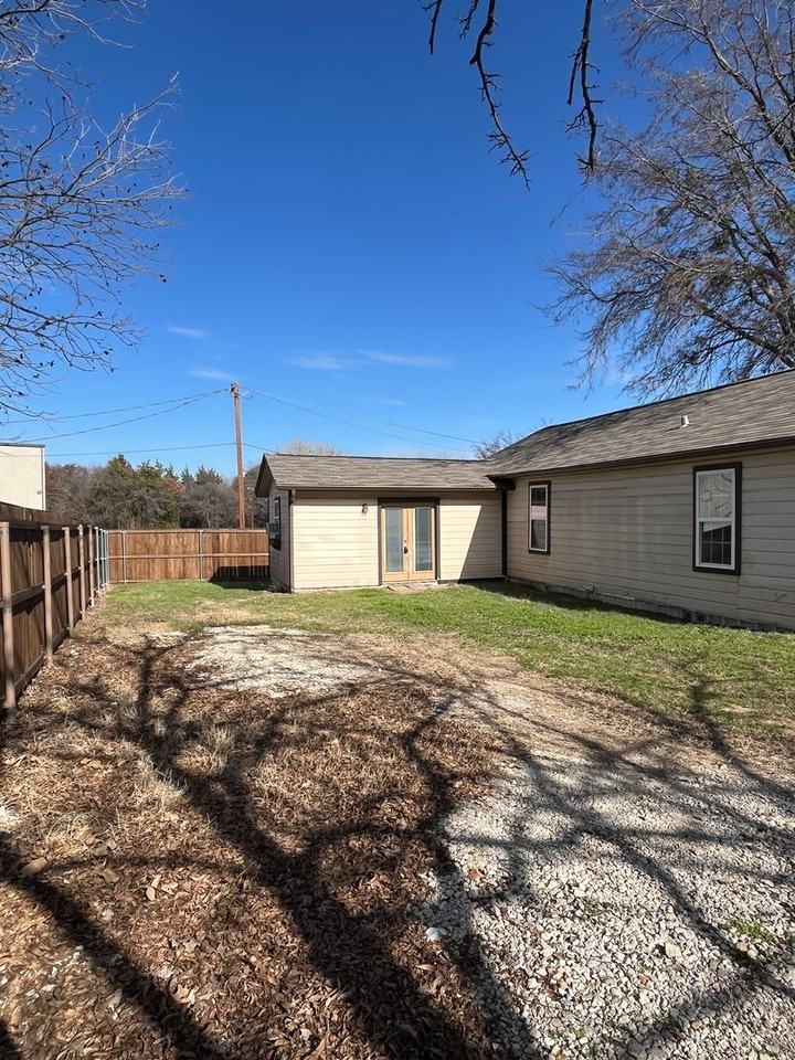 1211 S Brazos St - Photo 3 of 29