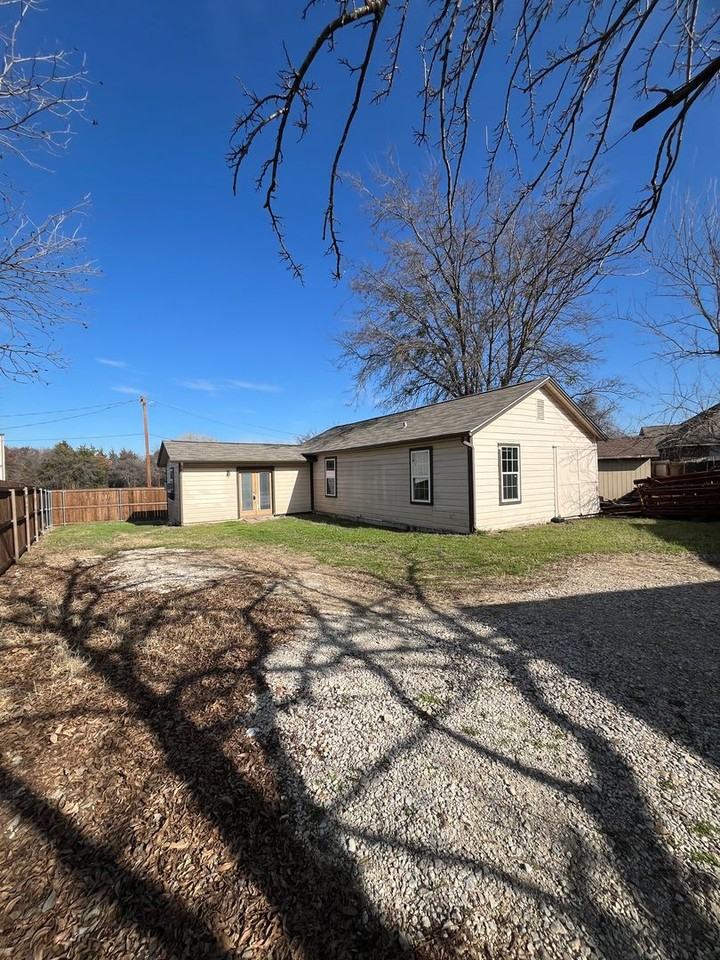 1211 S Brazos St - Photo 4 of 29