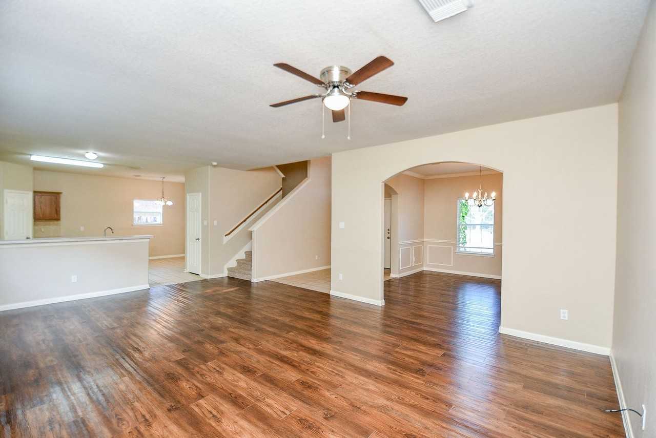 11835 Belle Ct - Photo 2 of 33