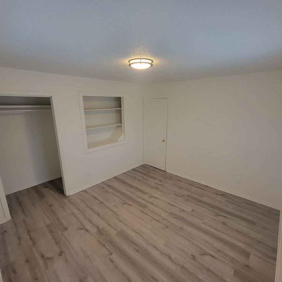 1210 7th St - Photo 2 of 9