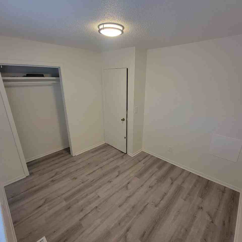 1210 7th St - Photo 3 of 9