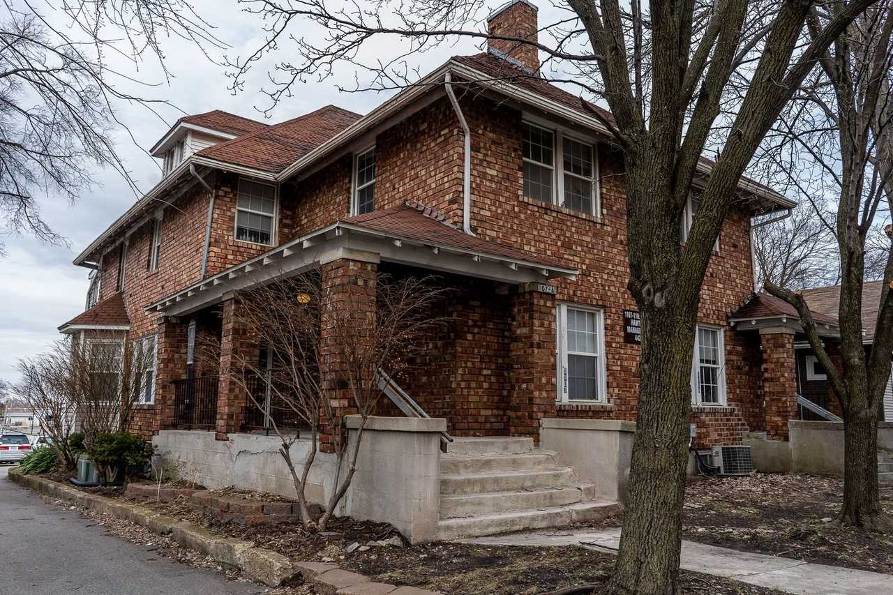 1107-1109 E Walnut - Photo 2 of 22