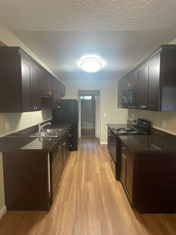 Welcome to 326 I Street in the heart of Chula Vista - Photo 6 of 16