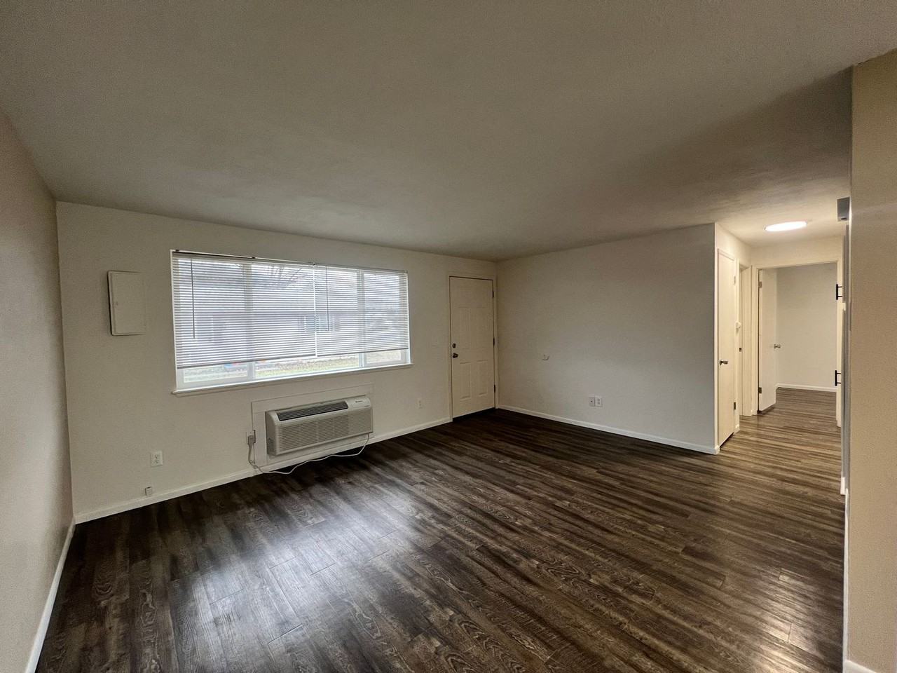 1137 1137 Cascade - Photo 2 of 15