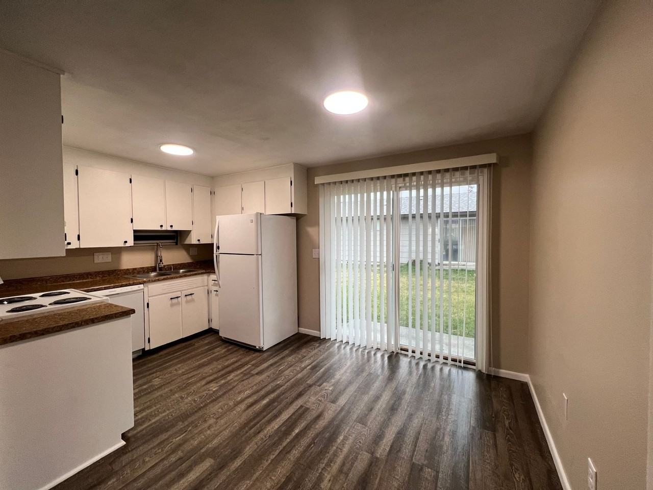 1137 1137 Cascade - Photo 3 of 15