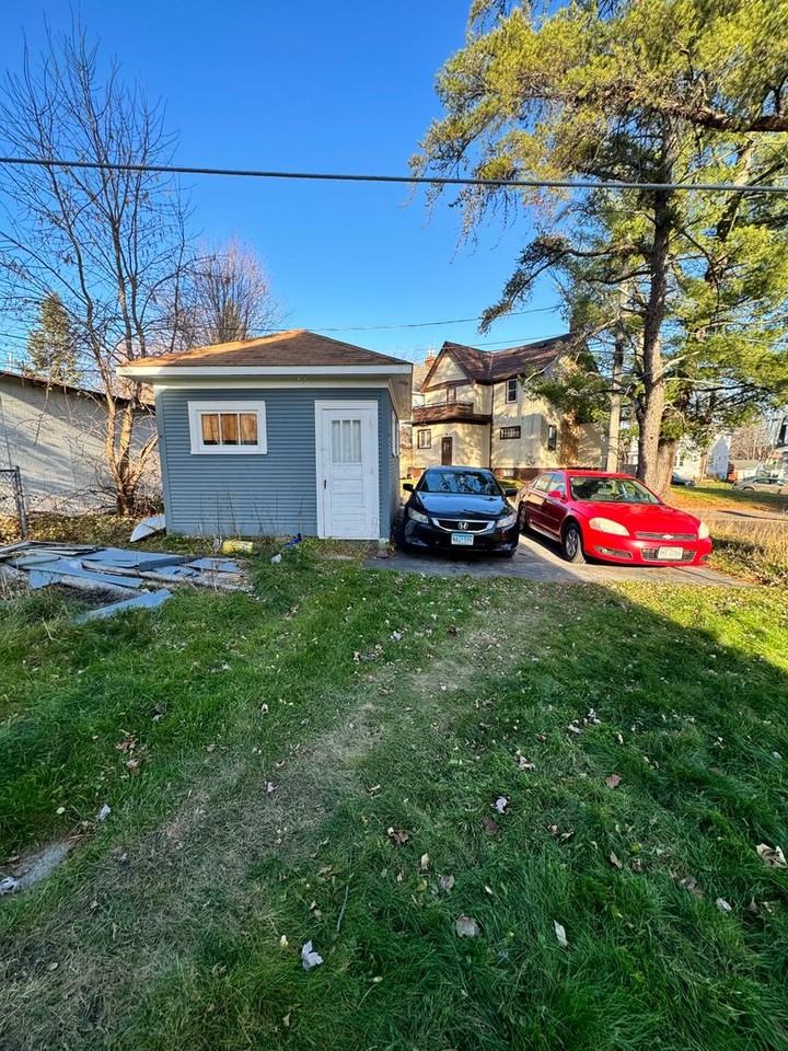 1006 N 19th Ave E - Photo 3 of 12