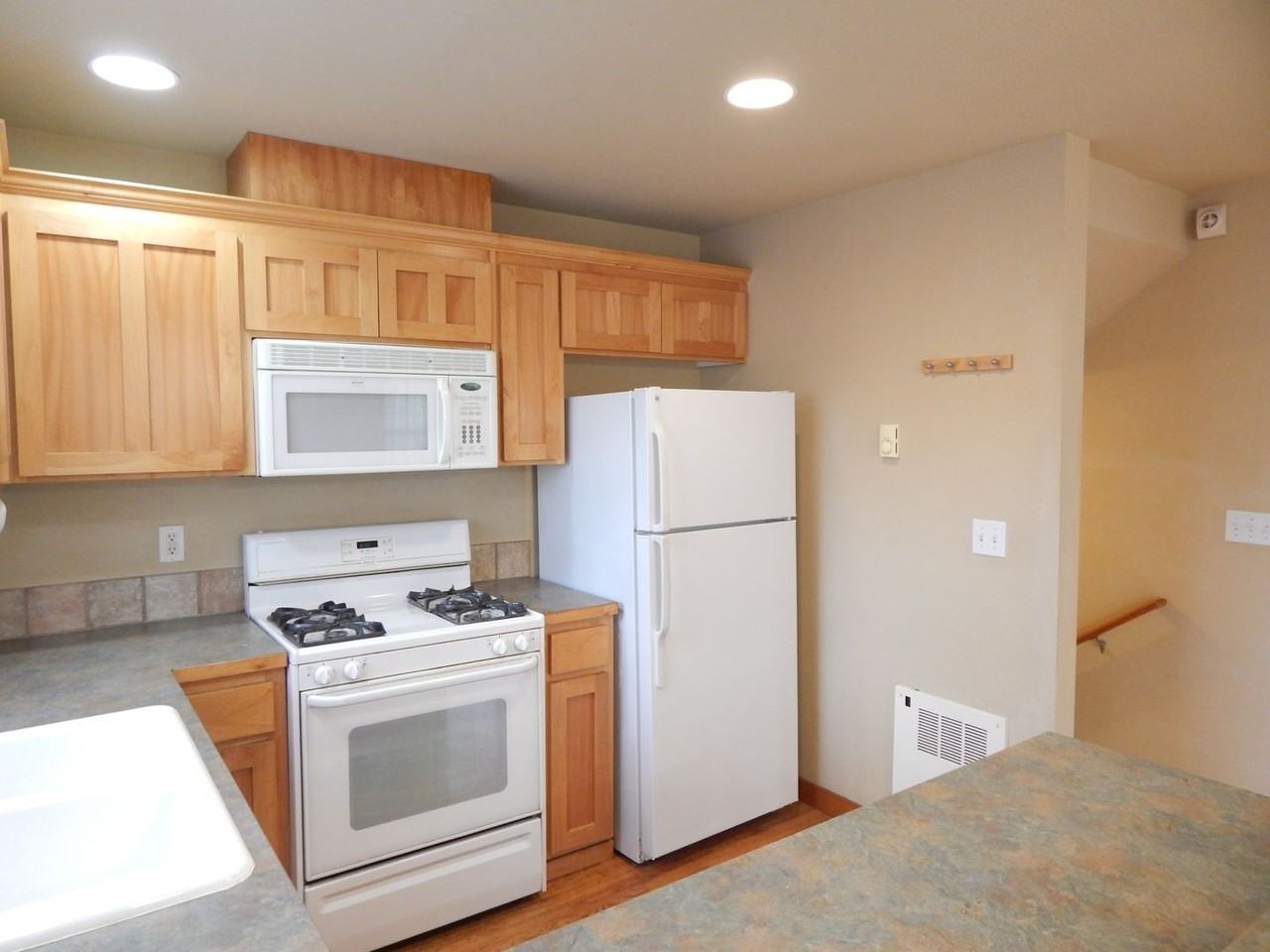 2705 Ne 123rd St - Photo 6 of 18