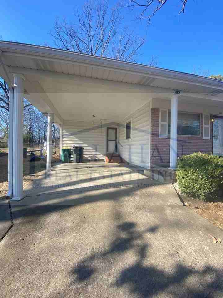 303 S Longfield Ave - Photo 3 of 31
