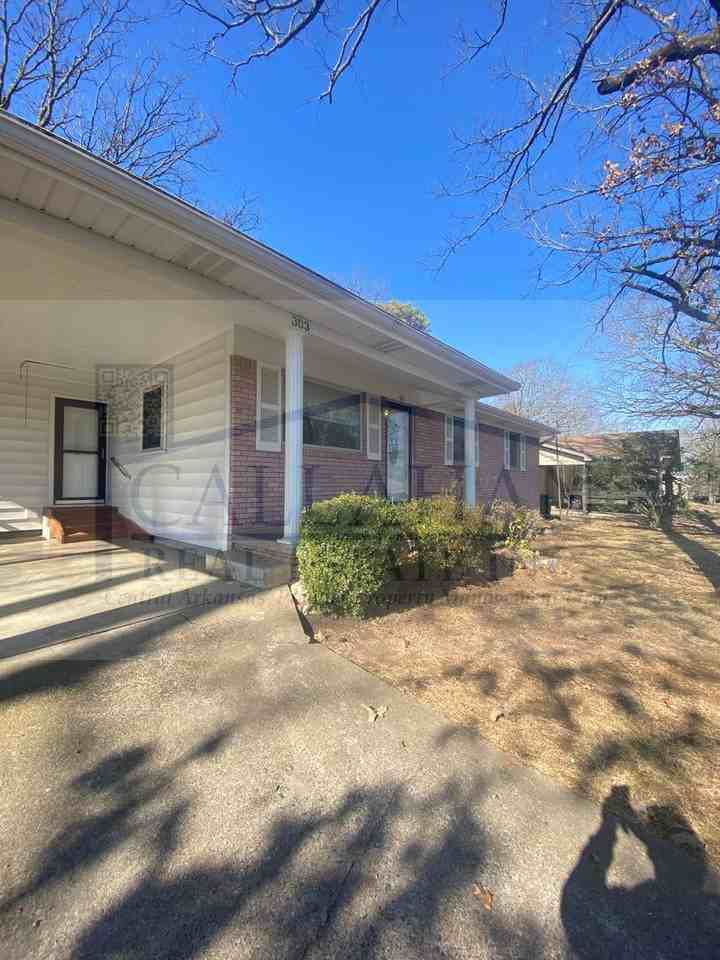 303 S Longfield Ave - Photo 4 of 31