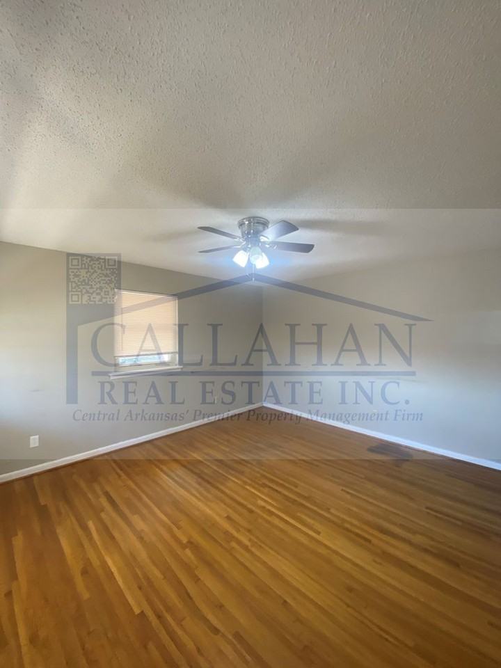 303 S Longfield Ave - Photo 6 of 31
