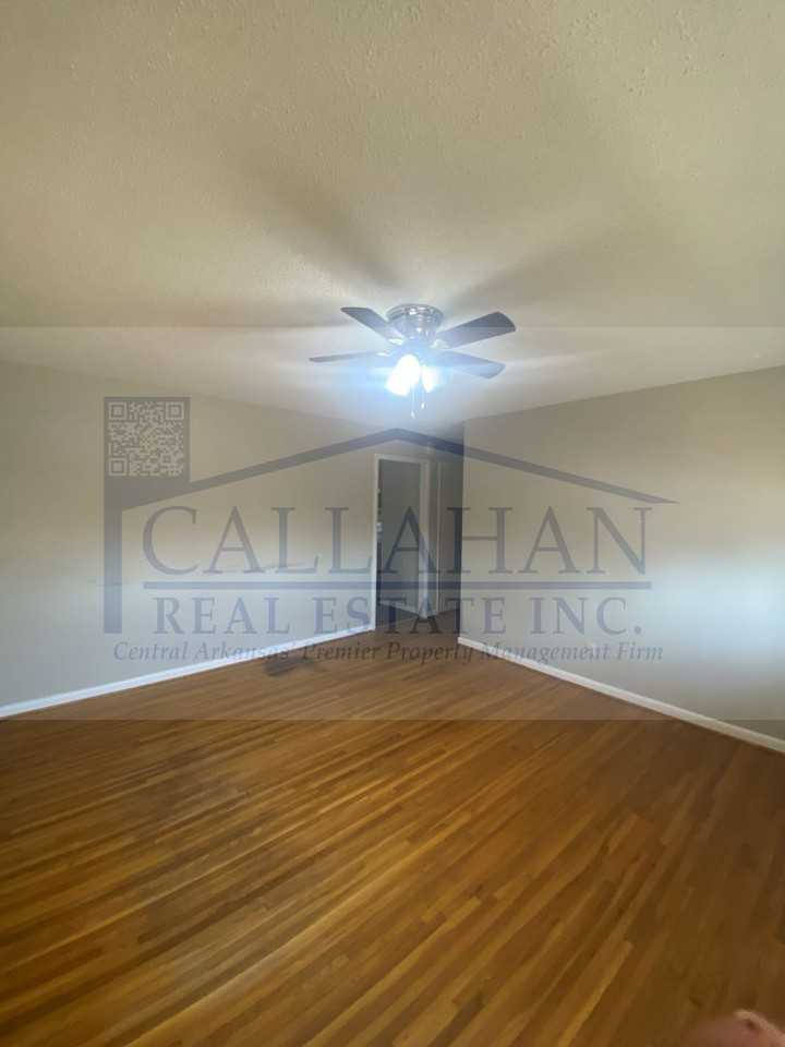 303 S Longfield Ave - Photo 7 of 31