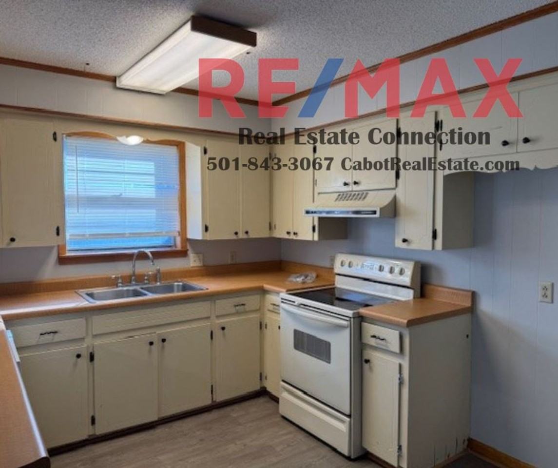 17 Pleasant St - Photo 4 of 11