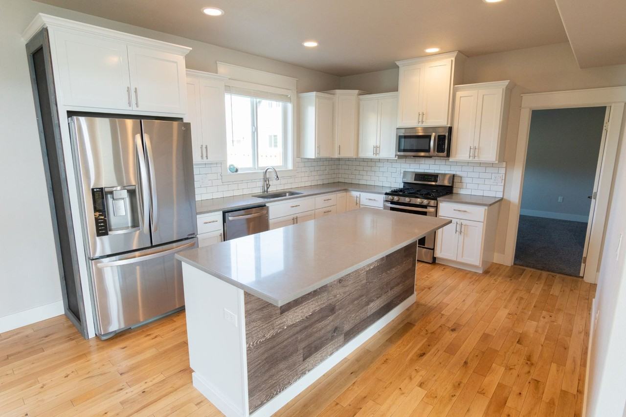 805 Sw Dominic Ct - Photo 3 of 19