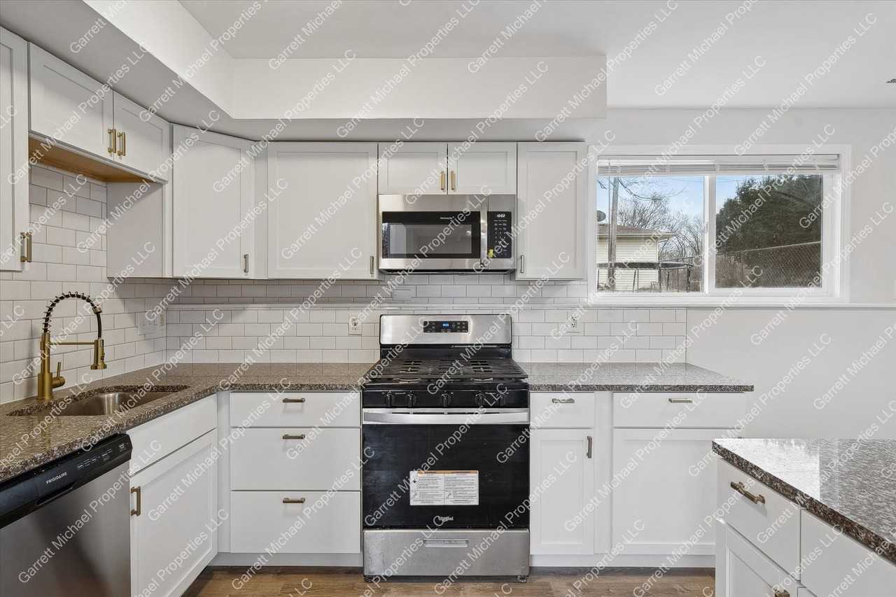 166 Grandview Blvd - Photo 3 of 40