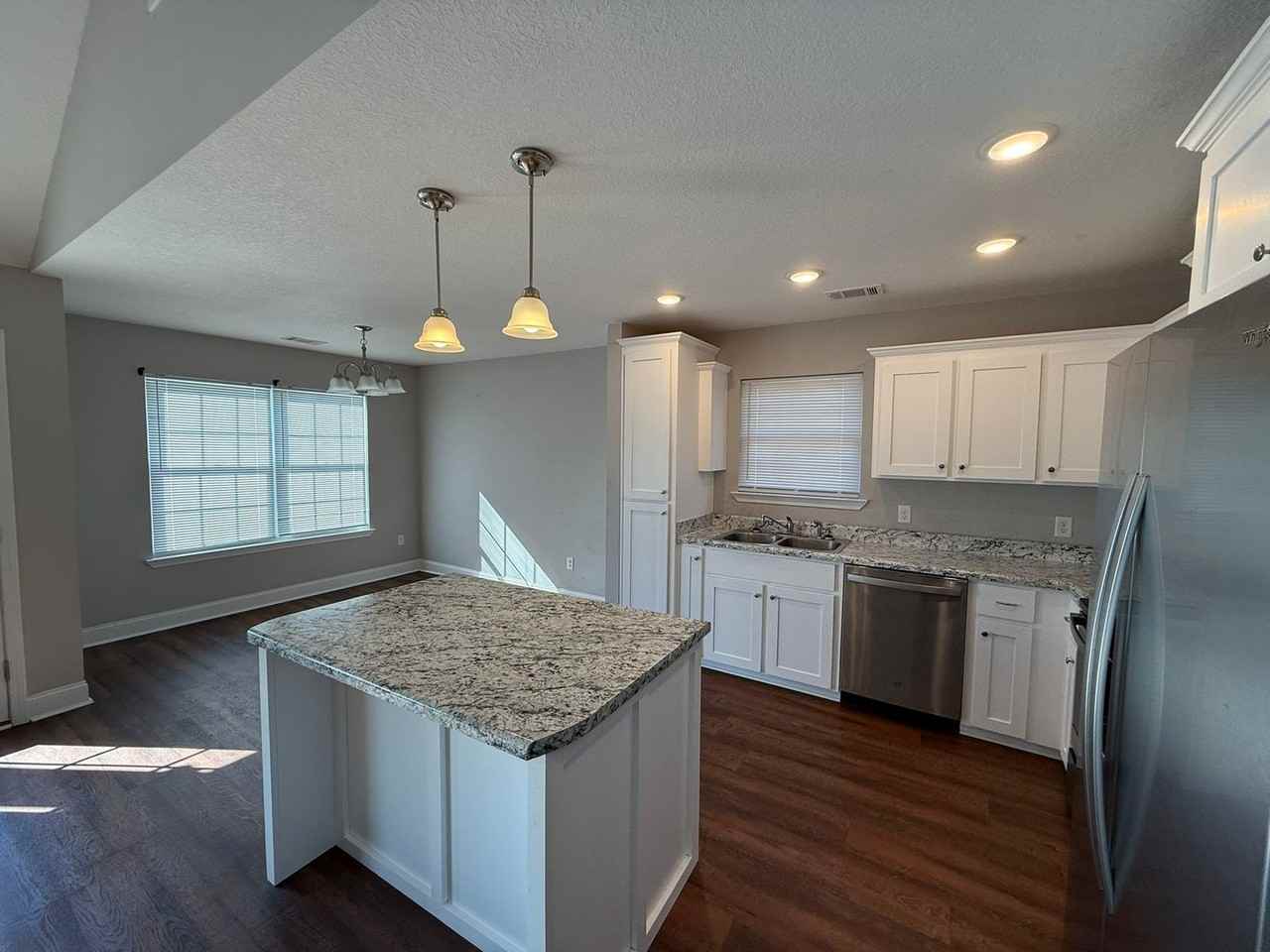 307 W Leyland Ct - Photo 3 of 12