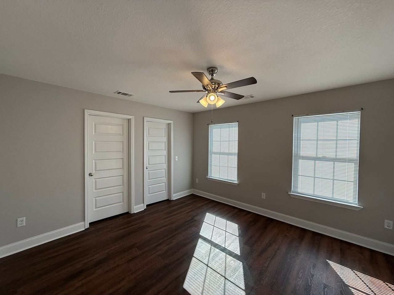 307 W Leyland Ct - Photo 6 of 12