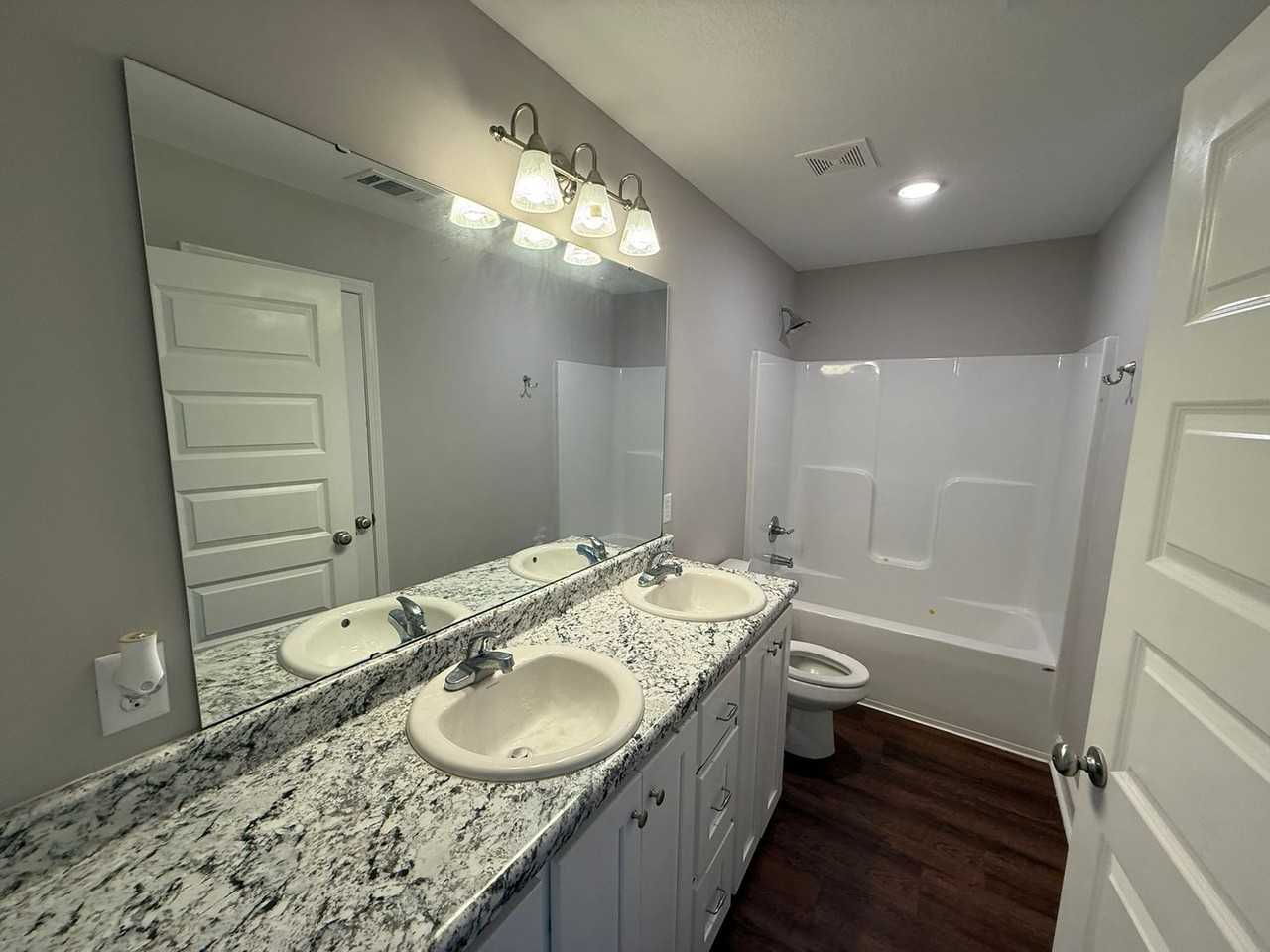 307 W Leyland Ct - Photo 7 of 12