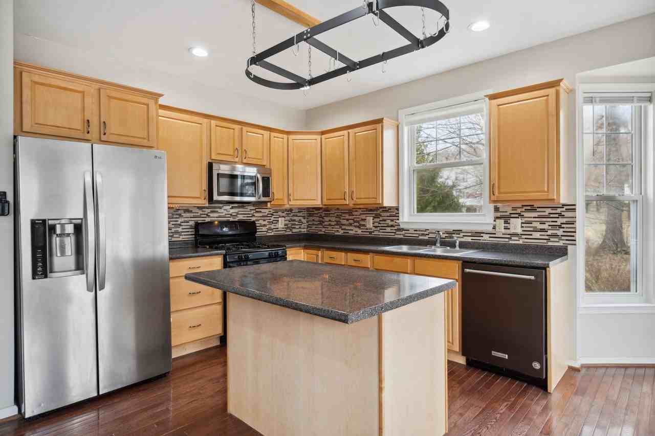 118 Elizabeth Ct - Photo 3 of 25