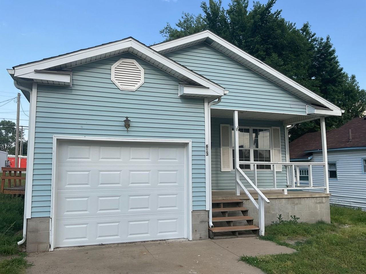 613 S Brownell Ave - Photo 2 of 15