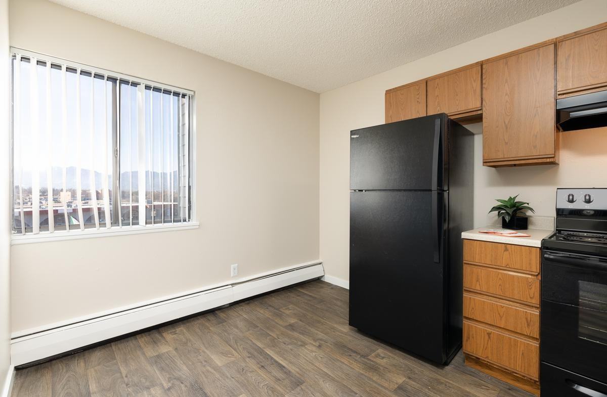 1930 La Salle Street - Photo 2 of 6