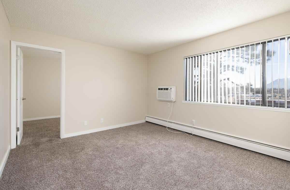 1930 La Salle Street - Photo 3 of 6