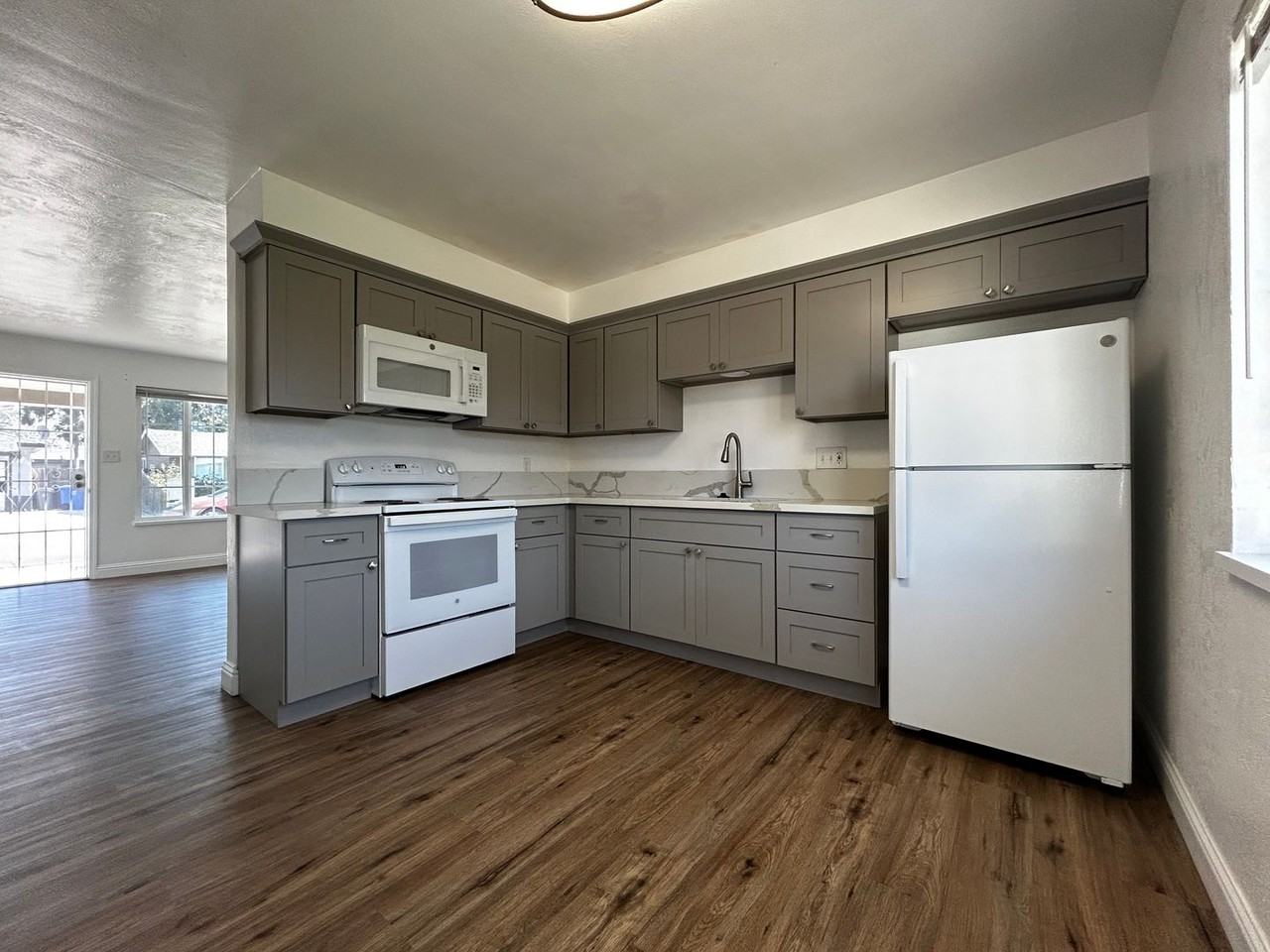 18799 Gilbeau Ct - Photo 2 of 10