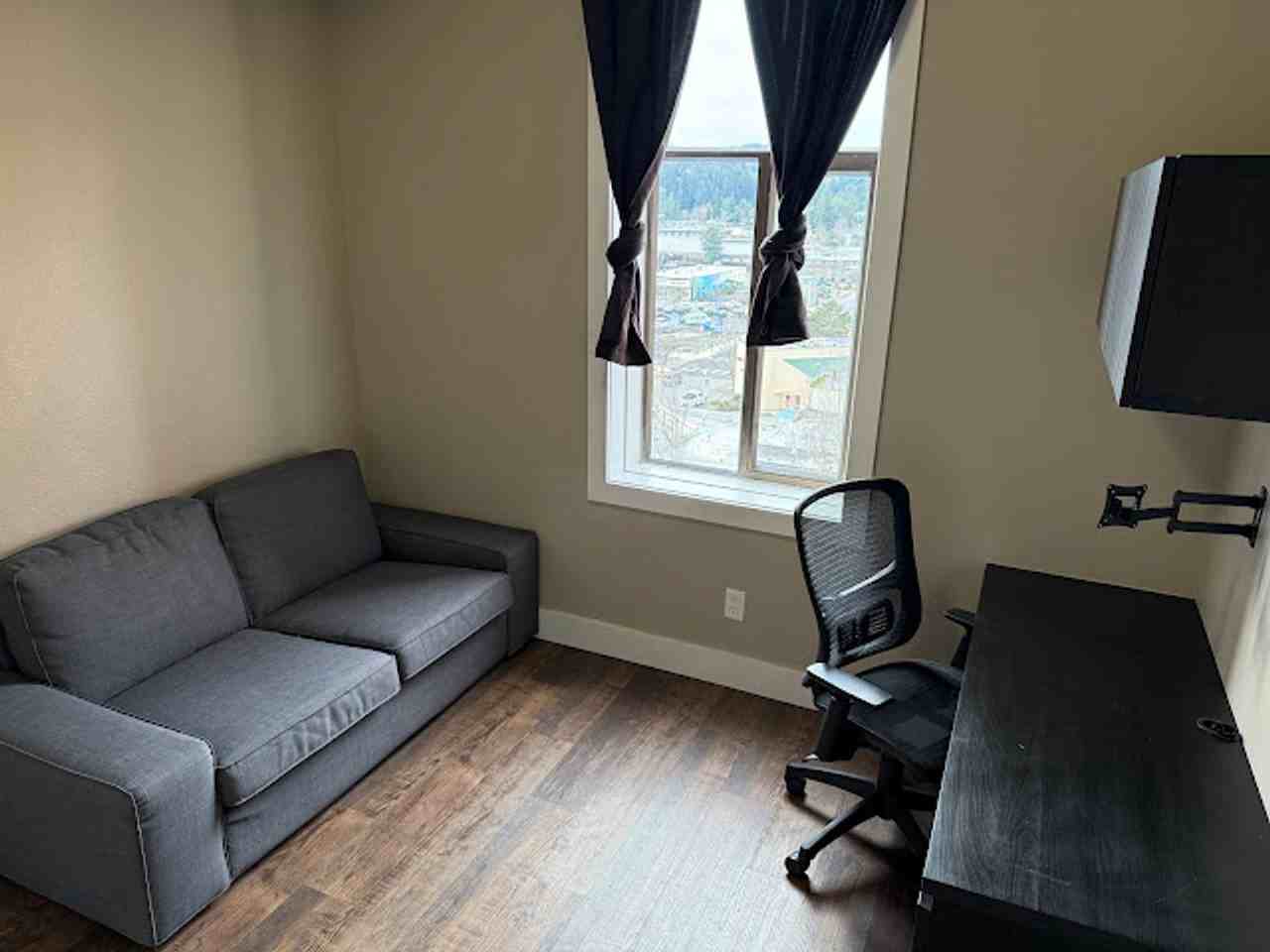 275 N Broadway - Photo 7 of 17