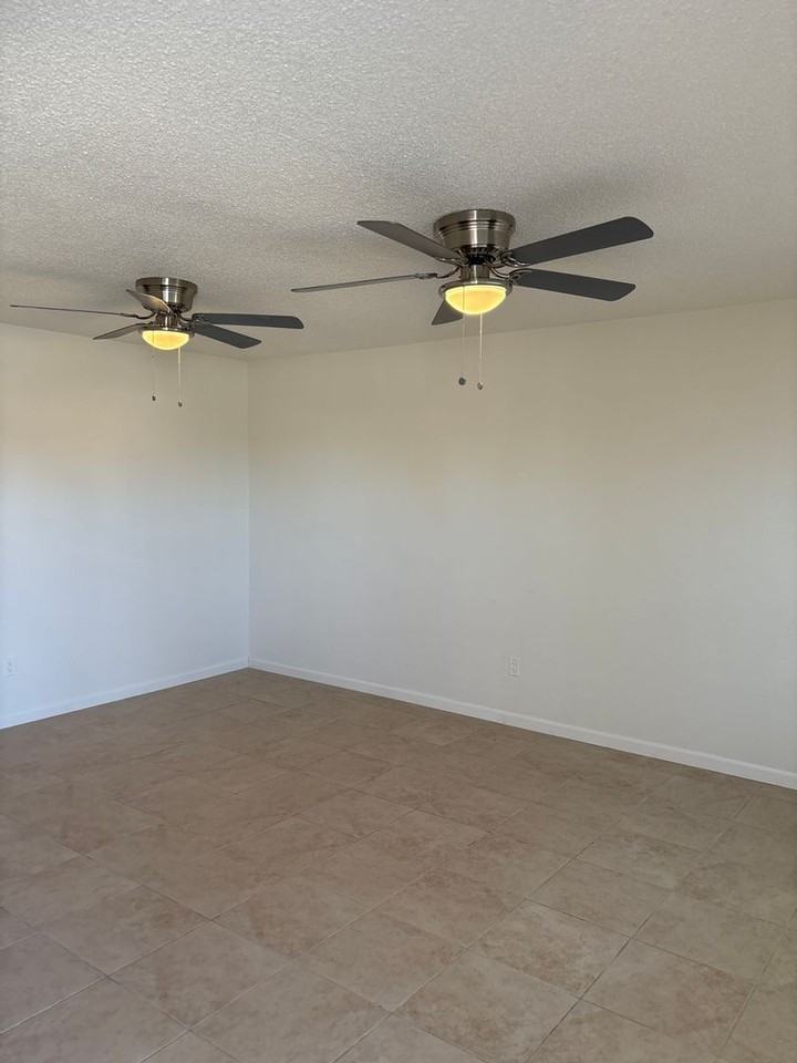72265 Sun Valley Dr - Photo 2 of 22