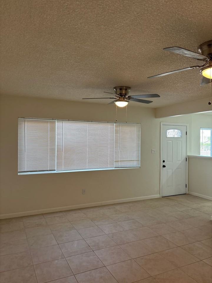 72265 Sun Valley Dr - Photo 3 of 22