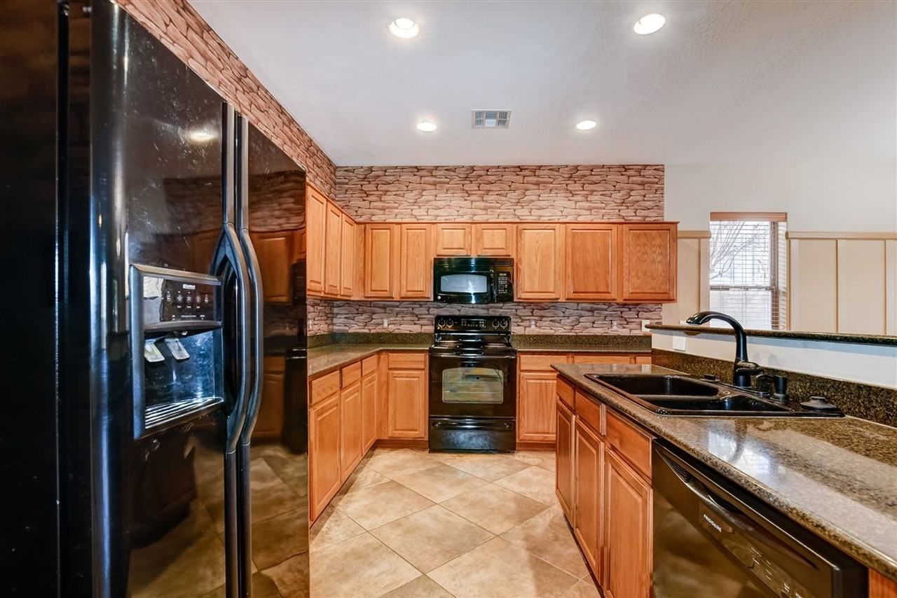 1148 Arden Ct - Photo 6 of 42