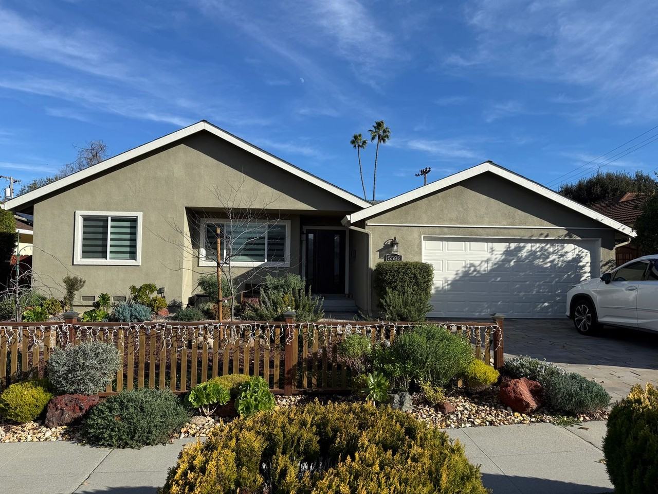 5582 Bobbywood Ave - Photo 2 of 29