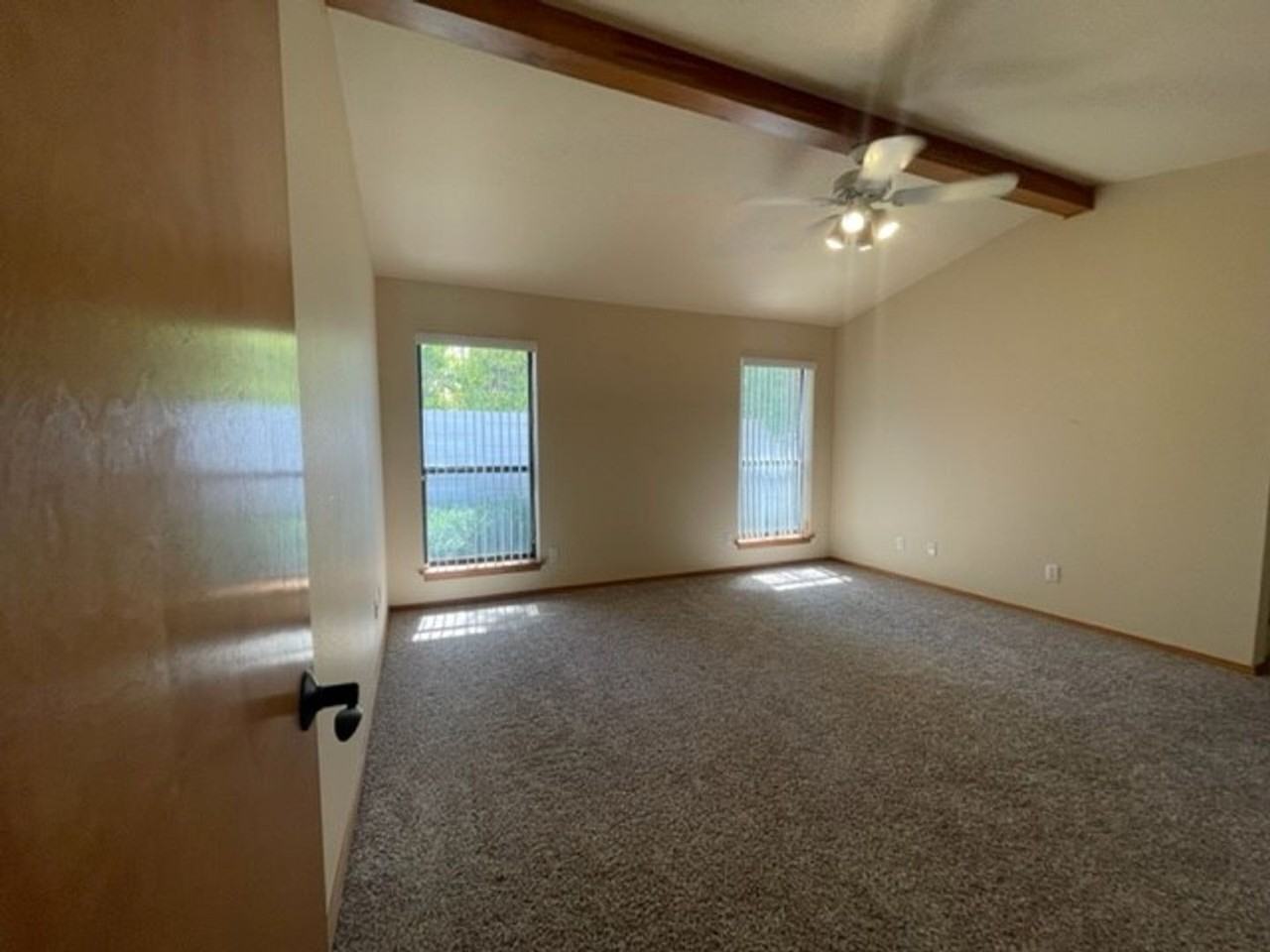 2604 W 8th St - Photo 6 of 15