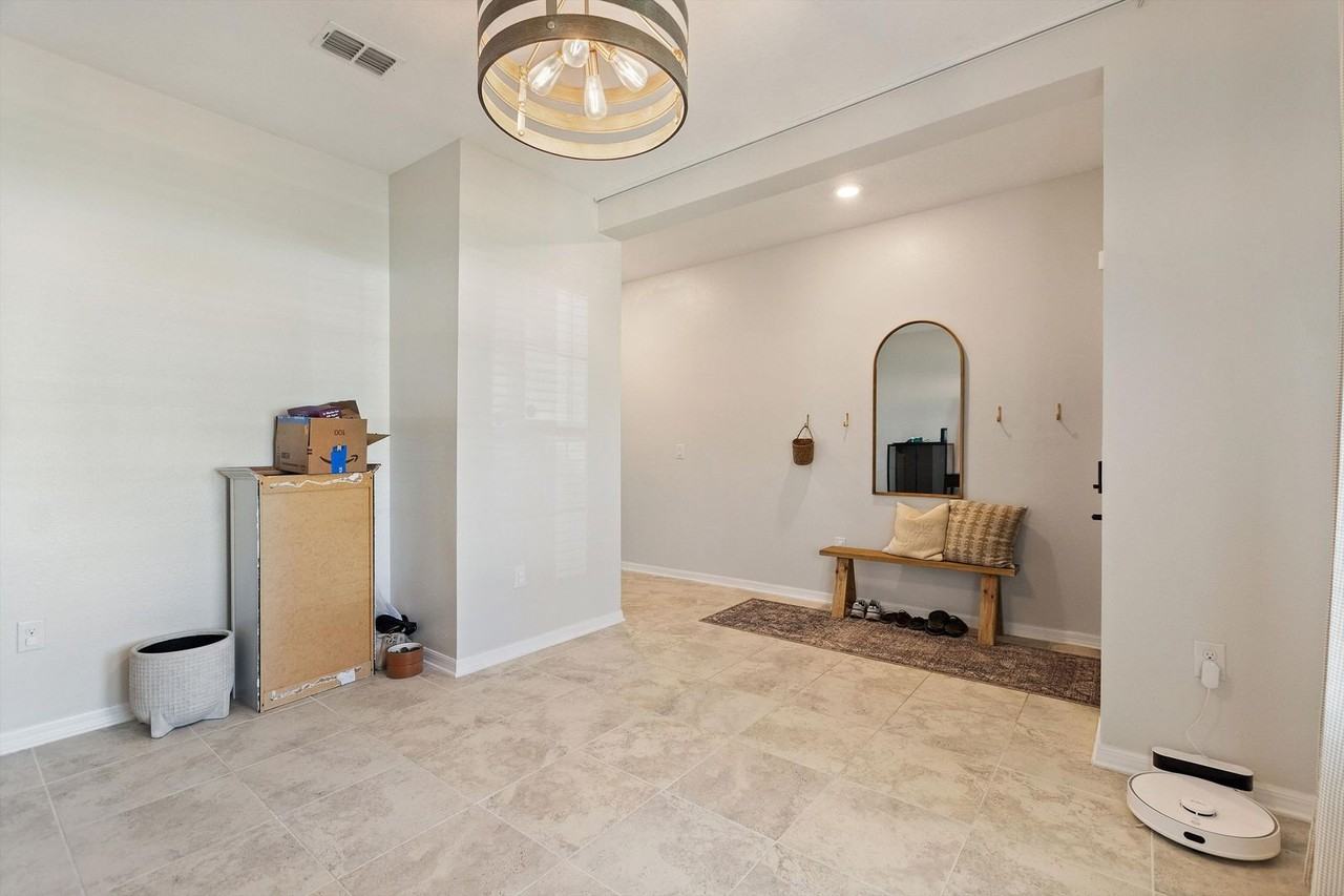1501 Woodlark Dr - Photo 7 of 45