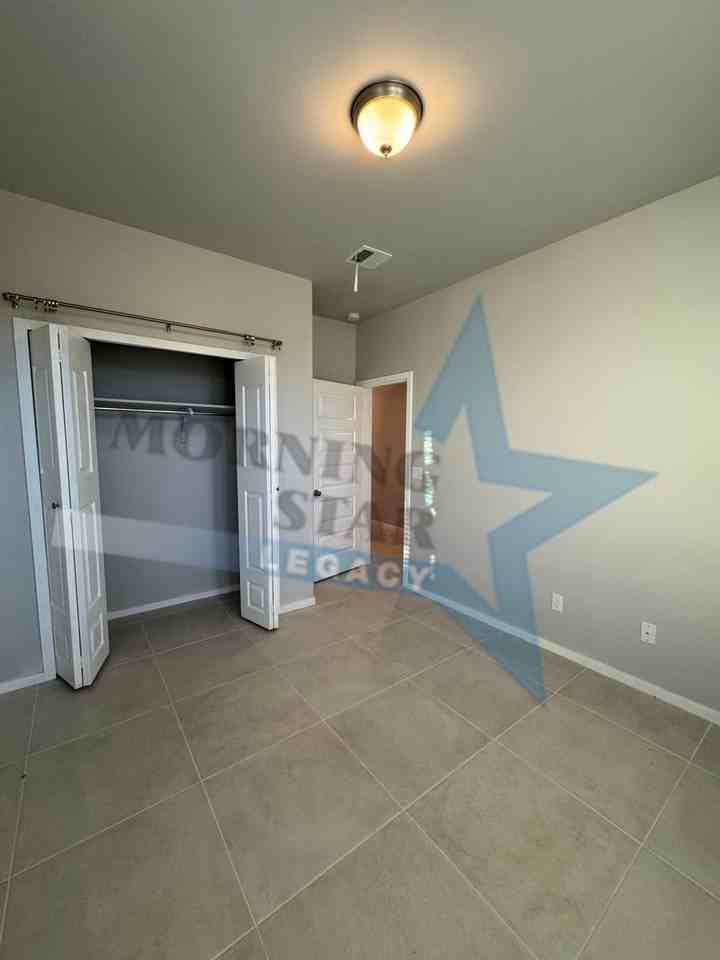 3921 Santa Sophia Rd - Photo 5 of 39