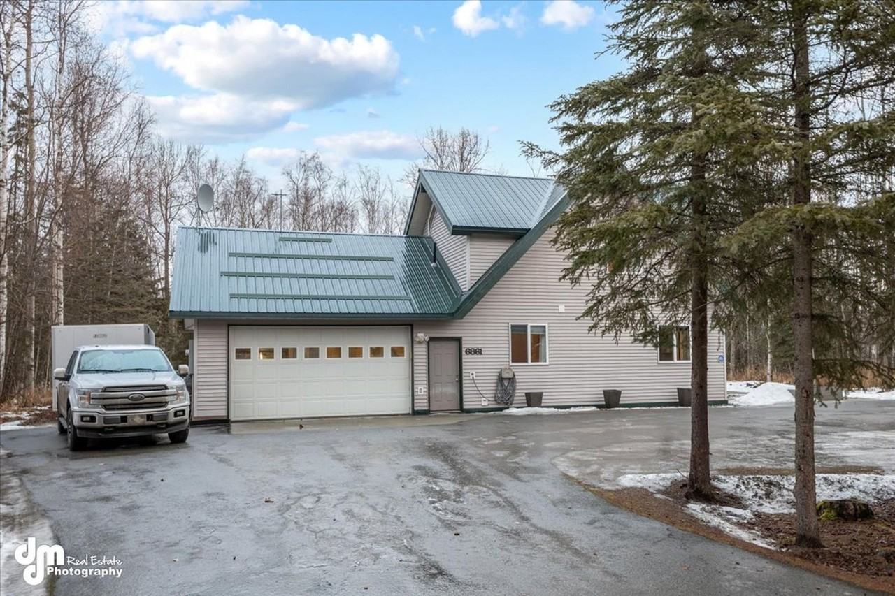 6861 W Vandenberg Dr - Photo 3 of 50