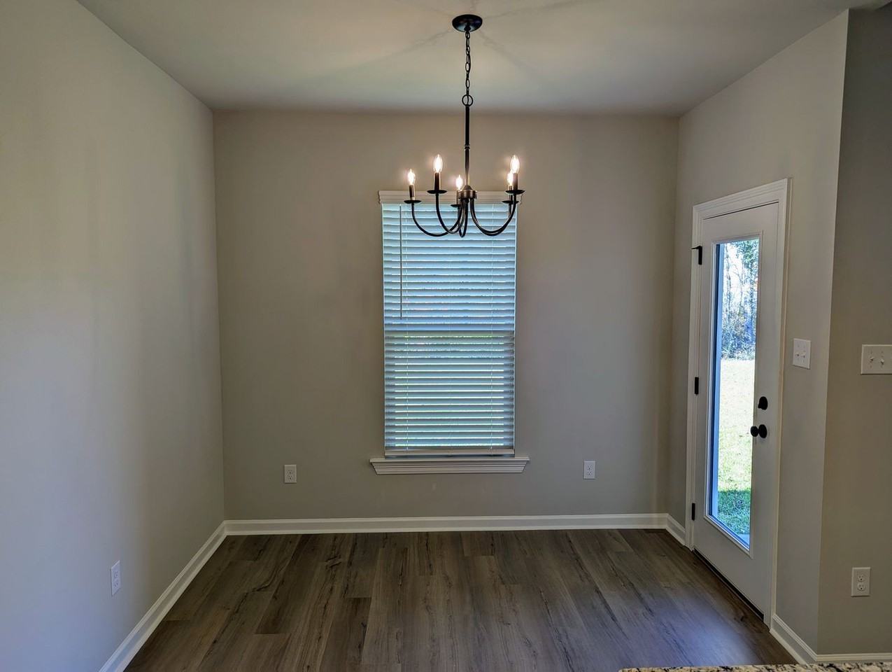 136 Segovia Way - Photo 6 of 23