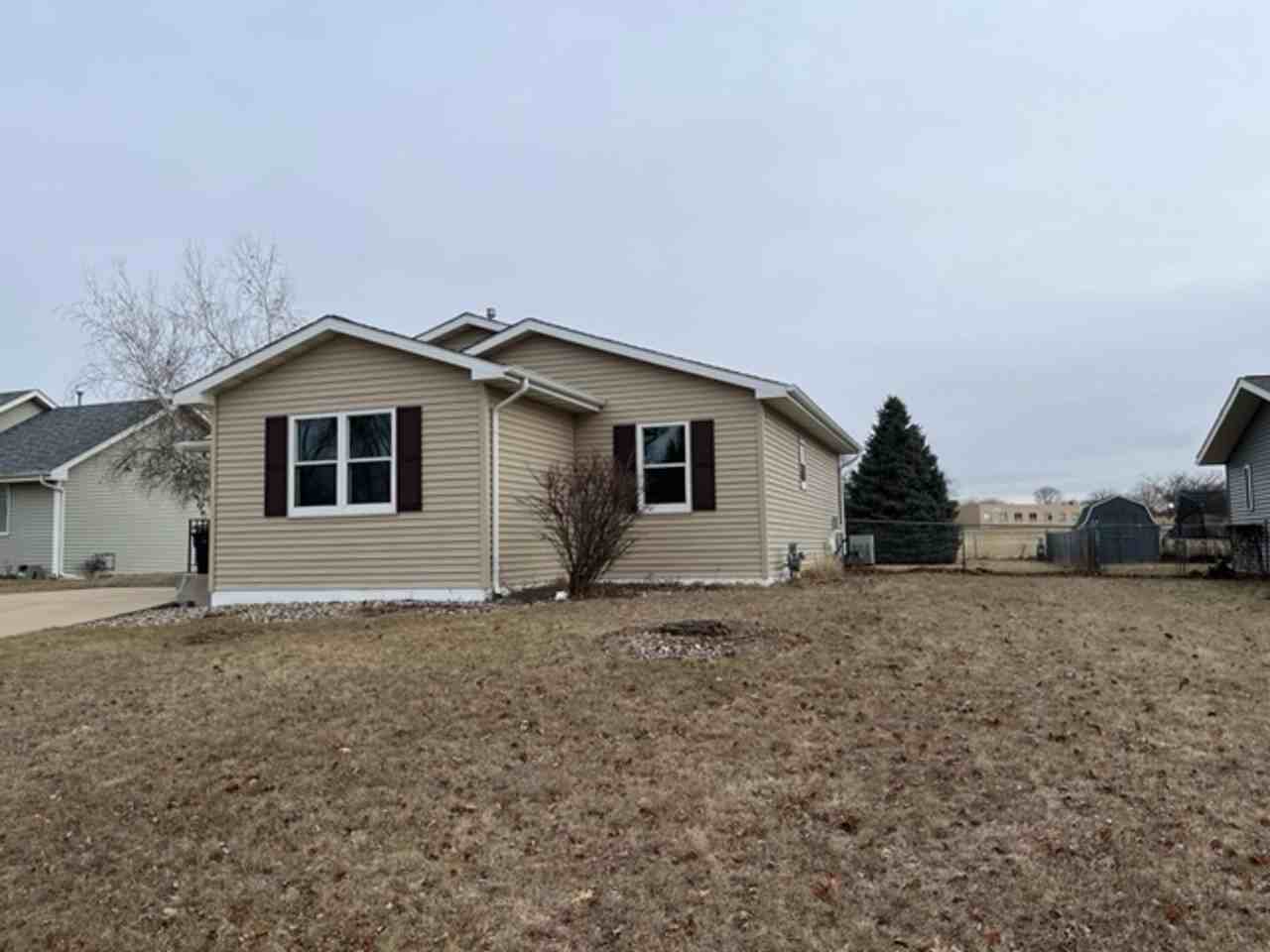 1831 S Grant Ave - Photo 2 of 18