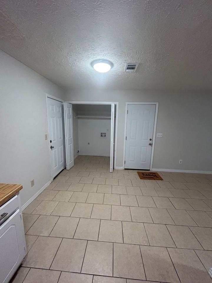 1302 Hughes Rd - Photo 2 of 8